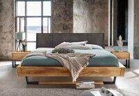 817 Bett aus Holzbalken